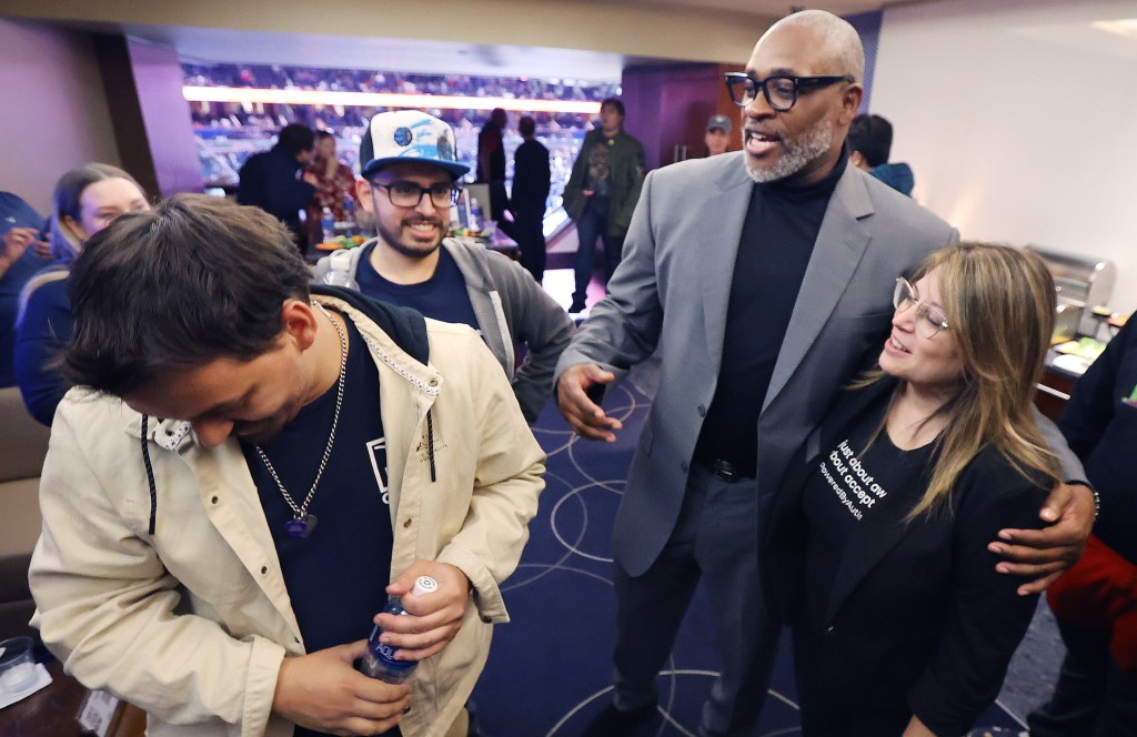 Orlando dad helps people with autism enjoy Orlando Magic games